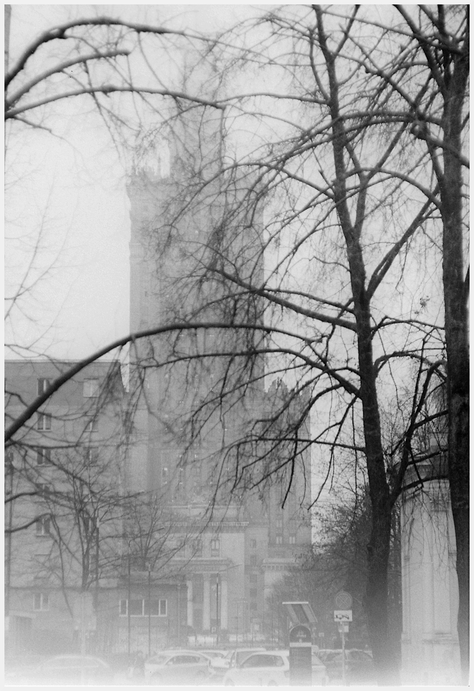 warszawski PKiN we mgle...