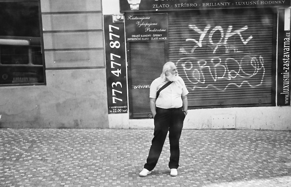 Tramwajem nr 22 ,przez Prage czeska,okolo 2 godz.ale warto.