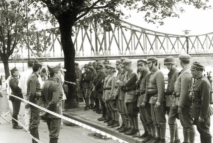 Hej chłopcy bagnet na broń....