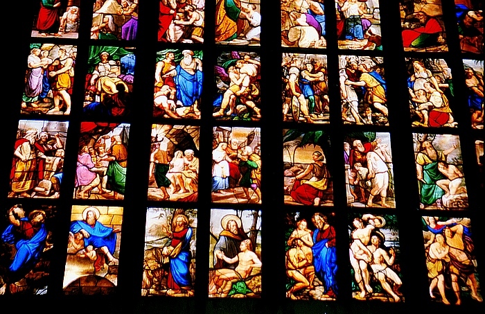 Mediolan, witraże w Katedrze Duomo.