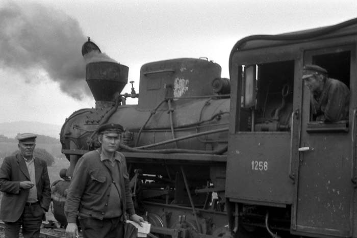 Załoga parowozu na postoju N. Łupków 78