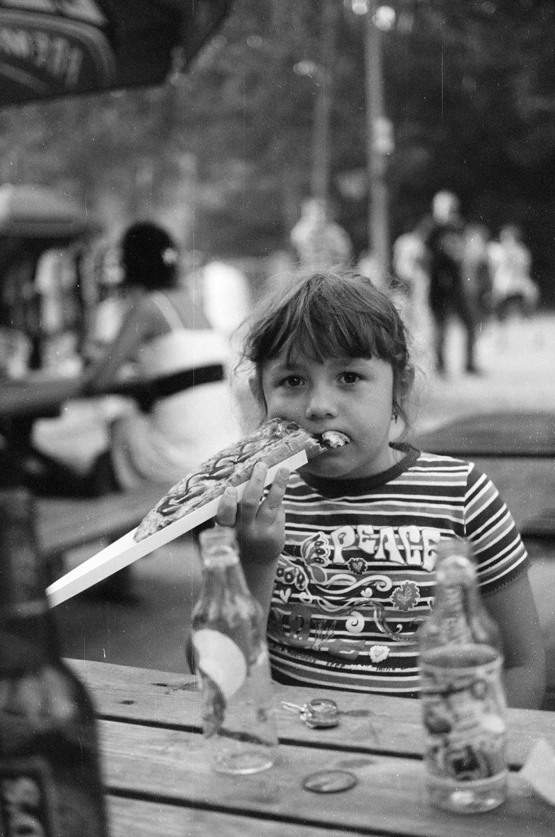 mała Łucja podczas jedzenia... :)