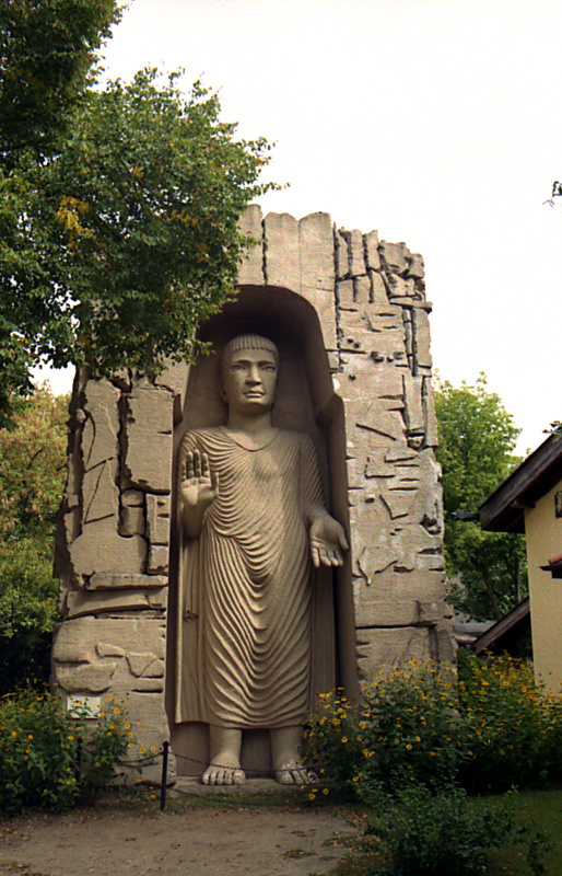 Krasnal w ogródku II