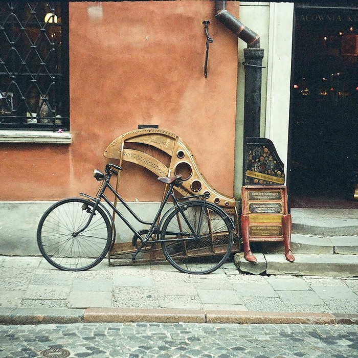 2 koła, 2 pedały, rama i lampa...