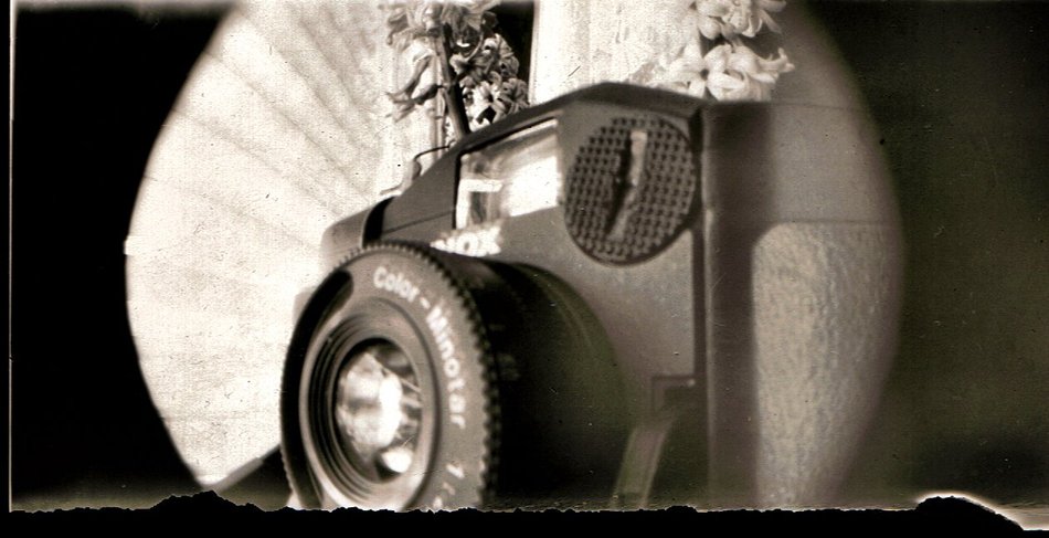 Piękny , klasyczny MINOX w otworku