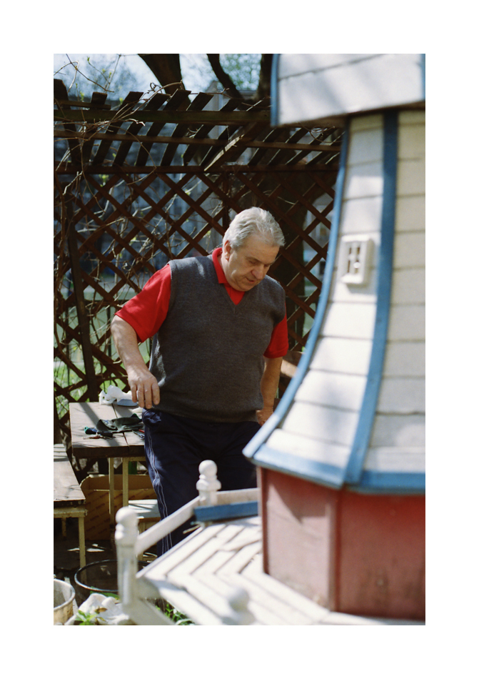 Pan ogrodnik w centrum miasta