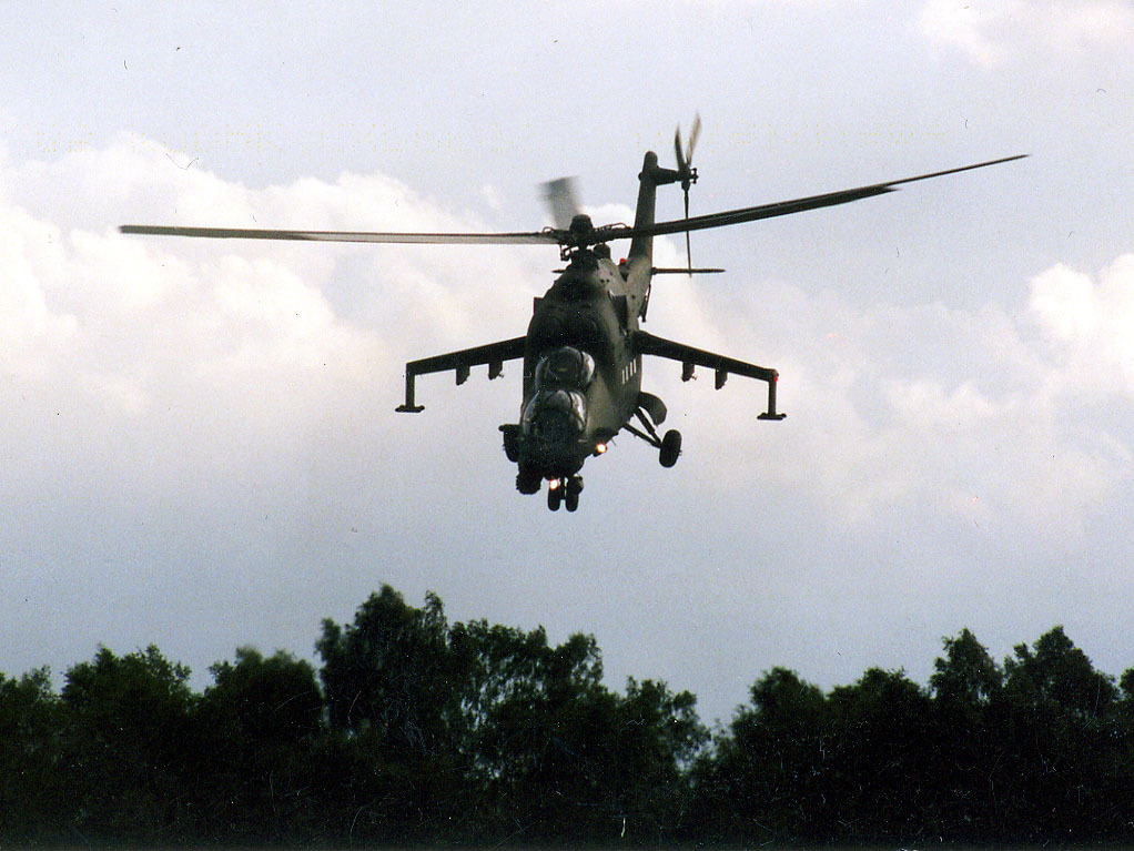 MI 24 (Hind) nad lasem