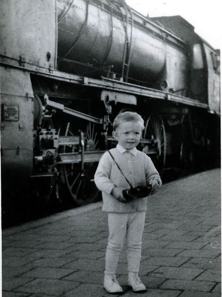 Stoi na stacji lokomotywa 1961