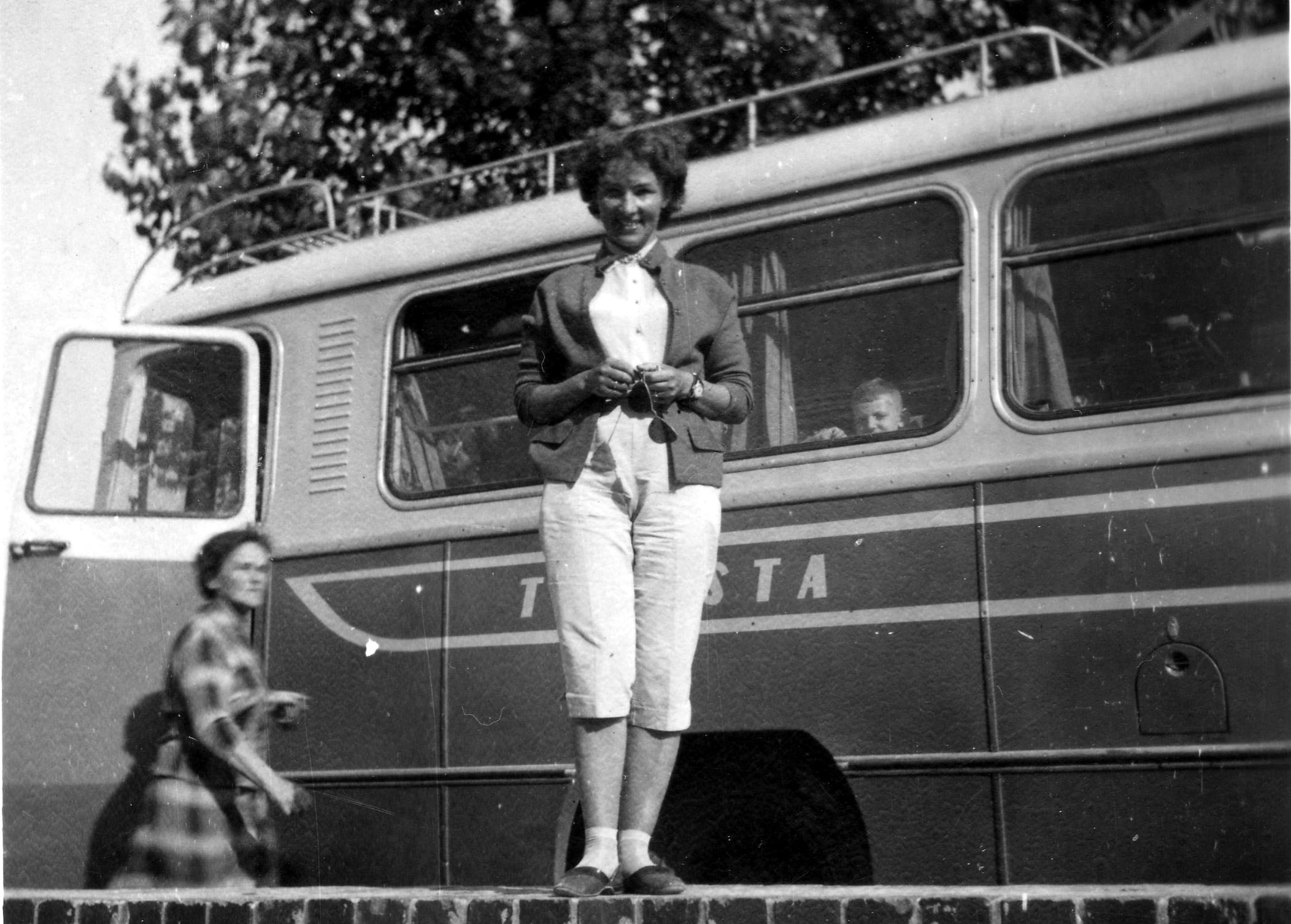 Mama i autobus firmy Turysta