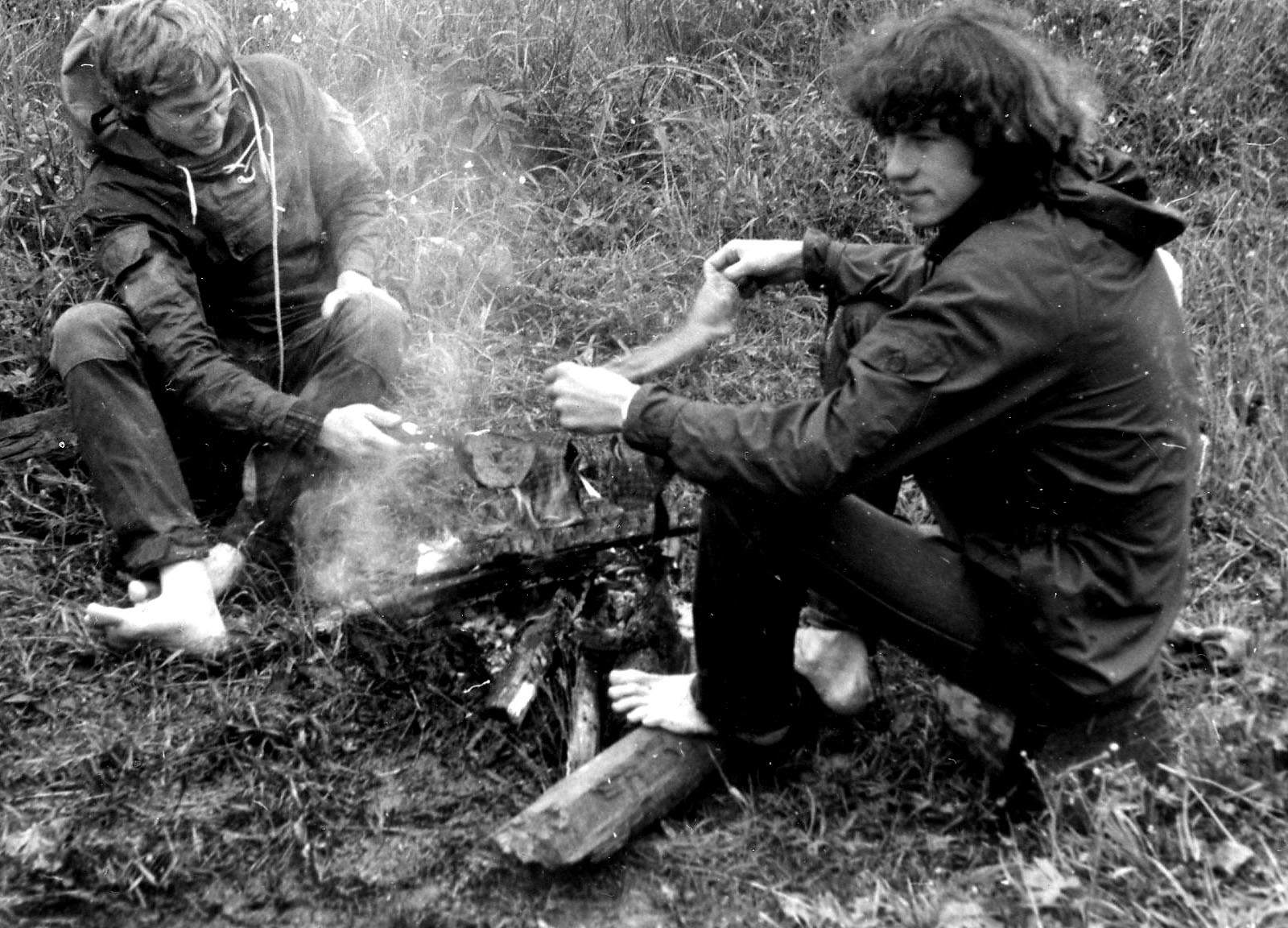 Bieszczady 1978 - suszenie przy ognisku