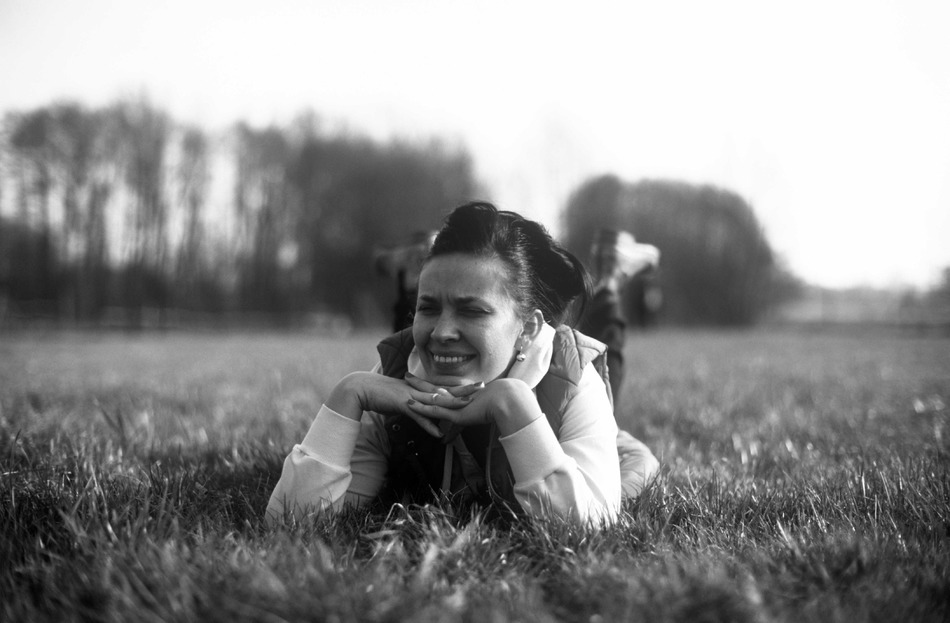 Dziewczyna na łące