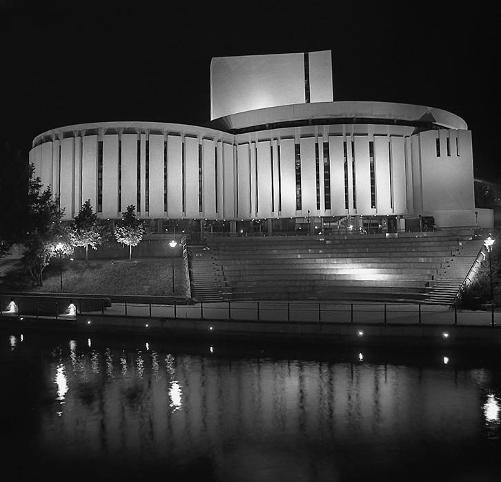 Opera nocą