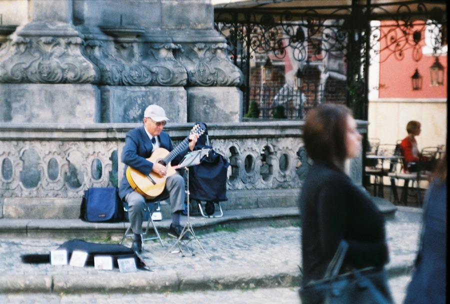 Gra gitarra...albo i nie