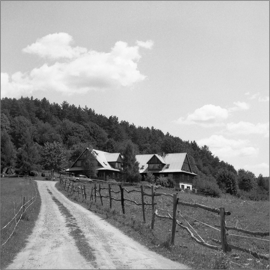 natomiast niebo jest przy tym niebieskie