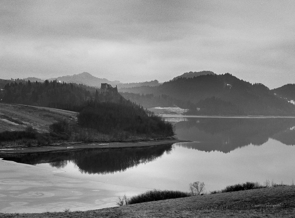 Zamek...